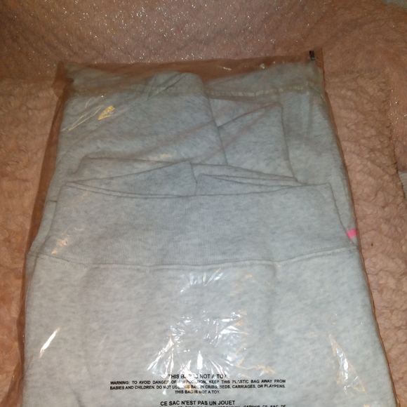 Victoria's Secret Pink off shoulder sweater - Picture 6 of 7